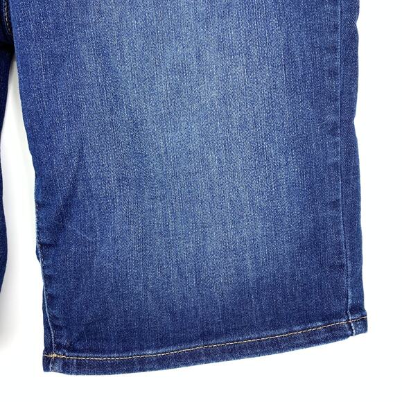 SOLD Chicos Perfect Stretch Girlfriend Short Womens Size 1 US 8 Medium Wash - Picture 5 of 8